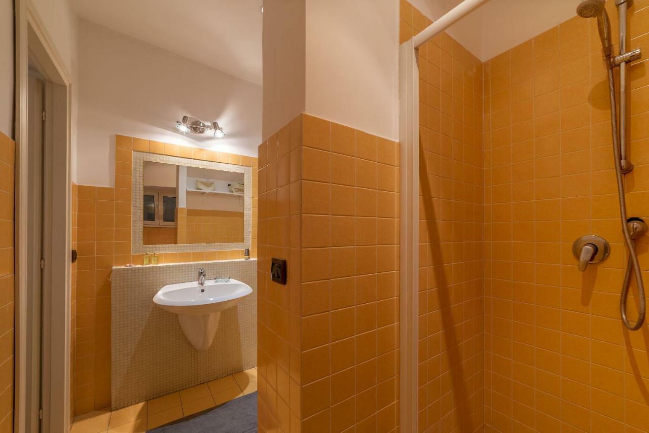 Colosseo & San Clemente Cozy Flat روما المظهر الخارجي الصورة